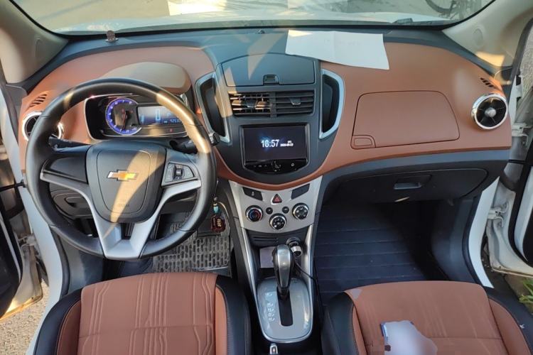 Used Chevrolet Trax 2016 1.4T Automatic Two-Wheel Drive Luxury Version Center Console