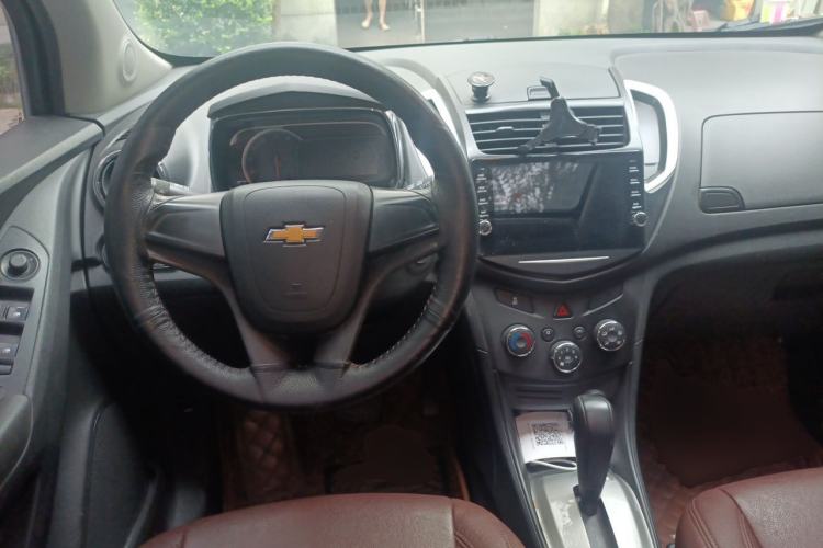 Used Chevrolet Trax 2016 1.4T Automatic Two-Wheel Drive Comfort Version with Sunroof Center Console