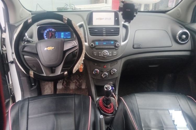 Used Chevrolet Trax 2016 1.4T Manual Two-Wheel Drive Comfort Version with Sunroof Center Console