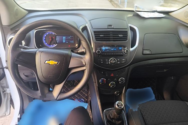Used Chevrolet Trax 2016 1.4T Manual Two-Wheel Drive Comfort Version with Sunroof Center Console