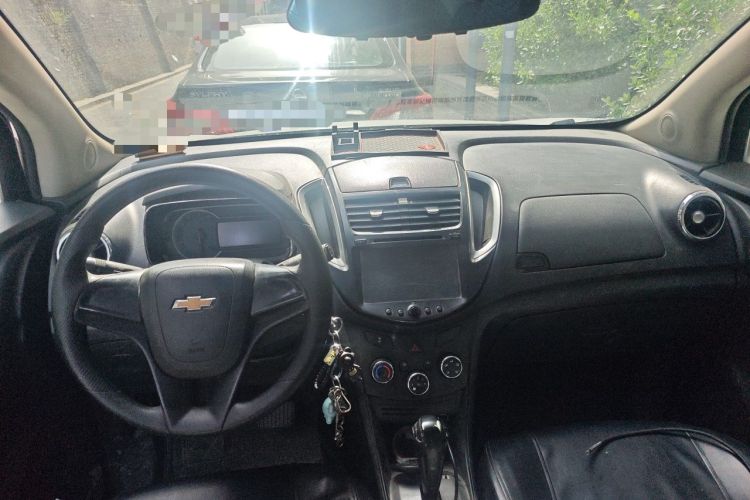 Used Chevrolet Trax 2016 1.4T Automatic Two-Wheel Drive Comfort Version with Sunroof Center Console