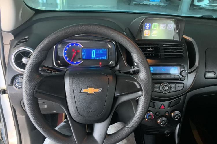 Used Chevrolet Trax 2016 1.4T Manual Two-Wheel Drive Comfort Version with Sunroof Center Console