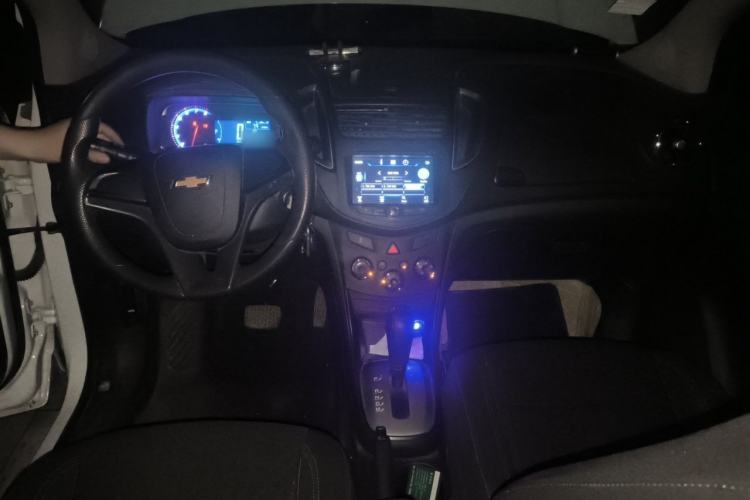 Used Chevrolet Trax 2016 1.4T Automatic Two-Wheel Drive Comfort Version with Sunroof Center Console