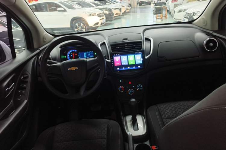 Used Chevrolet Trax 2016 1.4T Automatic Two-Wheel Drive Comfort Version with Sunroof Center Console