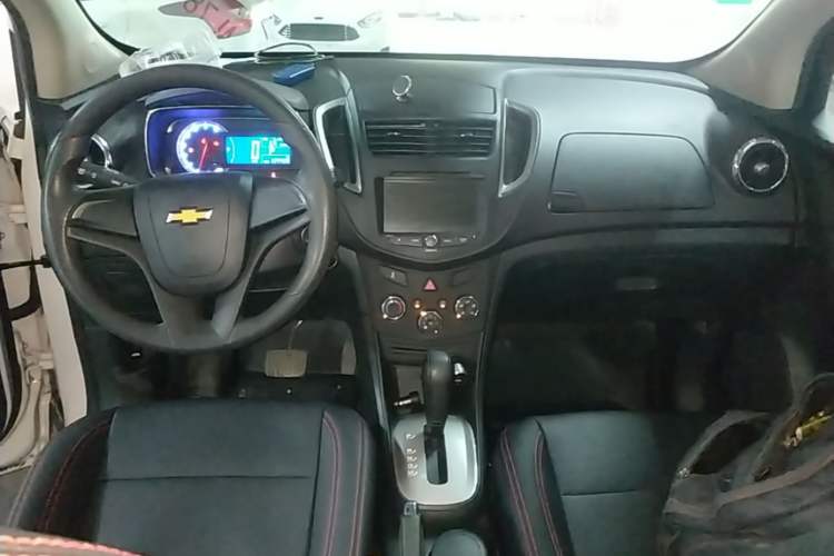 Used Chevrolet Trax 2016 1.4T Automatic Two-Wheel Drive Comfort Version with Sunroof Center Console