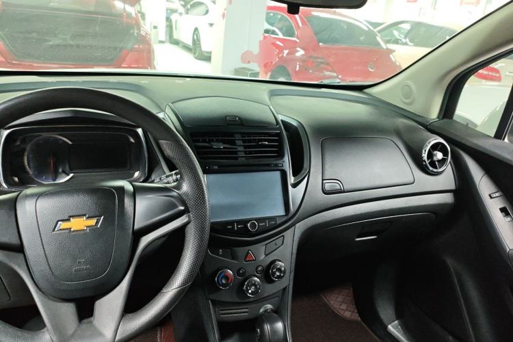 Used Chevrolet Trax 2016 1.4T Automatic Two-Wheel Drive Comfort Version with Sunroof Center Console