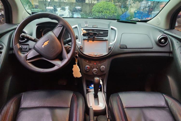 Used Chevrolet Trax 2016 1.4T Automatic Two-Wheel Drive Comfort Version with Sunroof Center Console