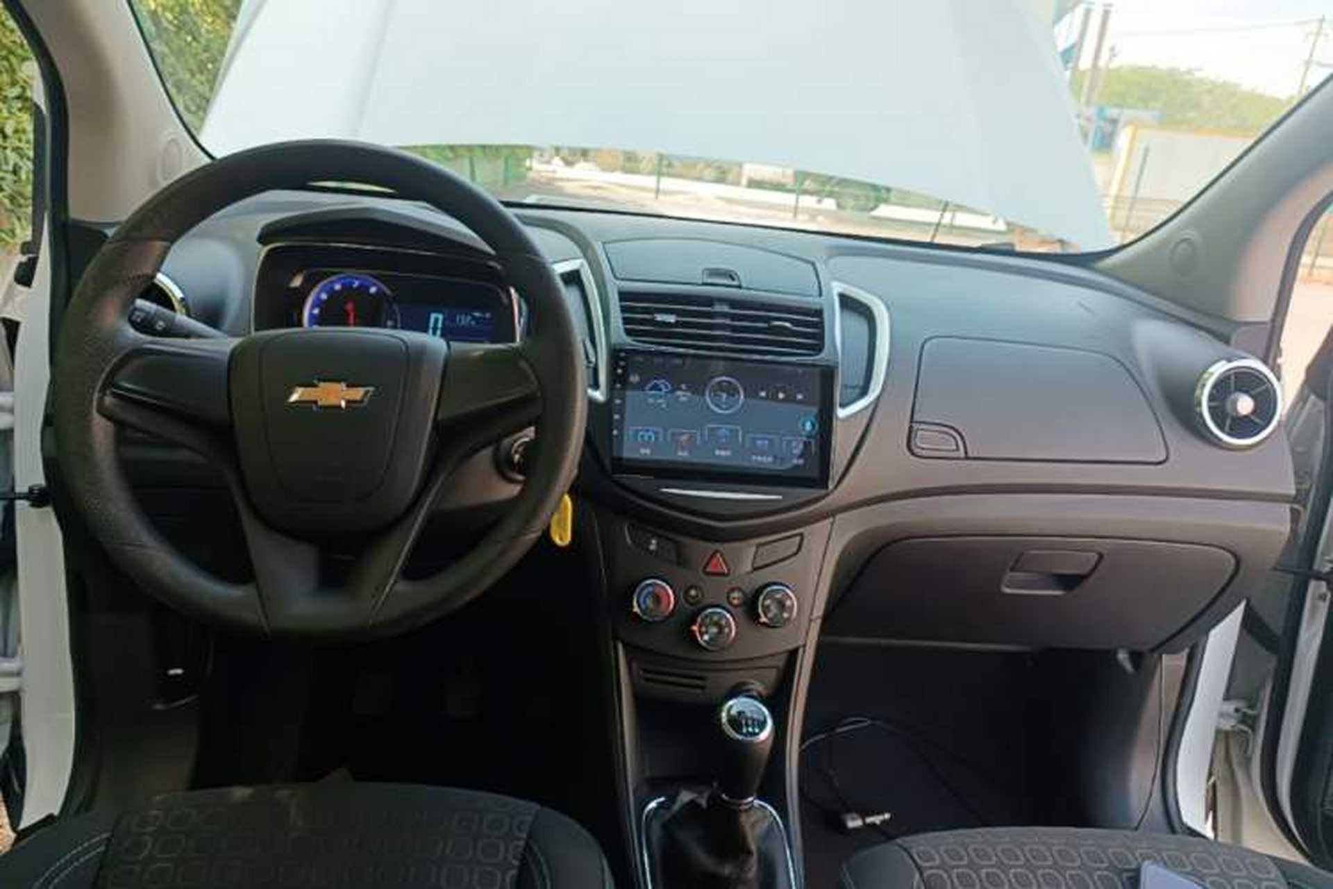 Used Chevrolet Trax 2016 1.4T Manual Two-Wheel Drive Comfort Version with Sunroof Center Console