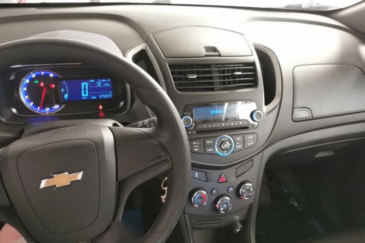 Used Chevrolet Trax 2016 1.4T Manual Two-Wheel Drive Comfort Version with Sunroof Center Console