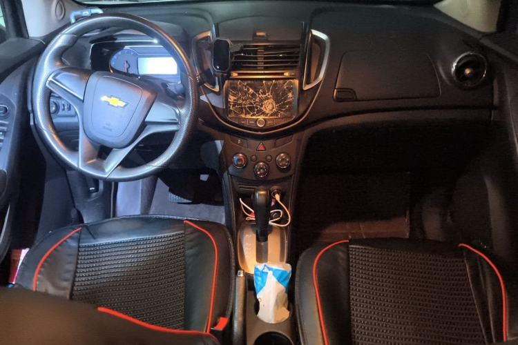 Used Chevrolet Trax 2016 1.4T Automatic Two-Wheel Drive Comfort Version with Sunroof Center Console