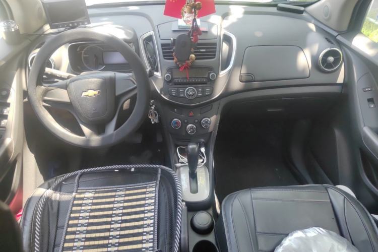 Used Chevrolet Trax 2016 1.4T Automatic Two-Wheel Drive Comfort Version with Sunroof Center Console