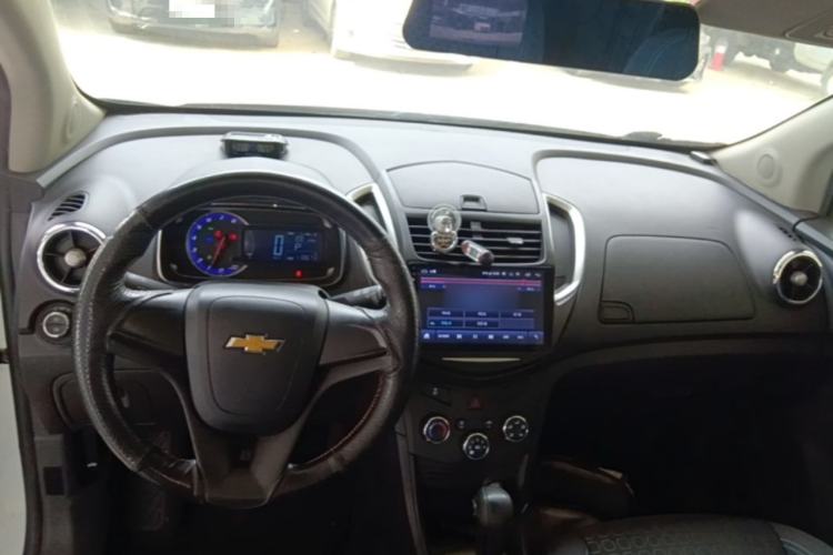 Used Chevrolet Trax 2016 1.4T Automatic Two-Wheel Drive Comfort Version with Sunroof Center Console
