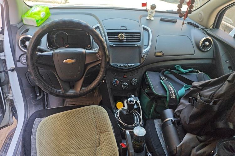 Used Chevrolet Trax 2016 1.4T Manual Two-Wheel Drive Comfort Version with Sunroof Center Console