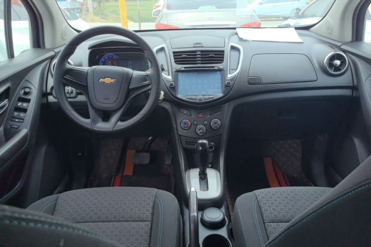 Used Chevrolet Trax 2016 1.4T Automatic Two-Wheel Drive Comfort Version with Sunroof Center Console