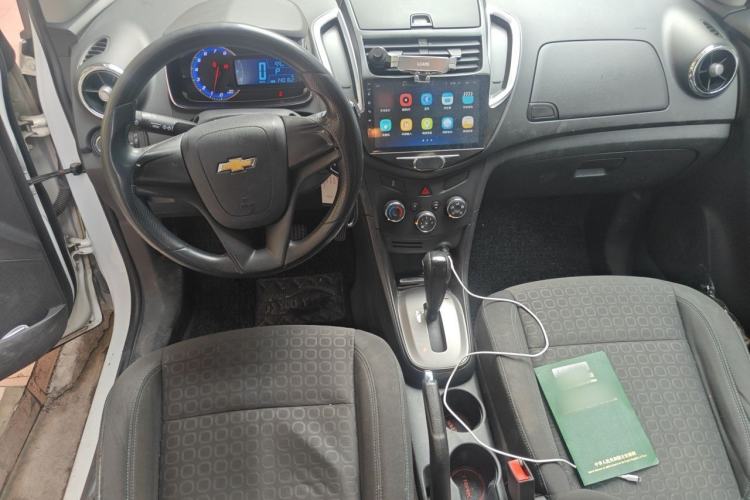Used Chevrolet Trax 2016 1.4T Automatic Two-Wheel Drive Comfort Version with Sunroof Center Console