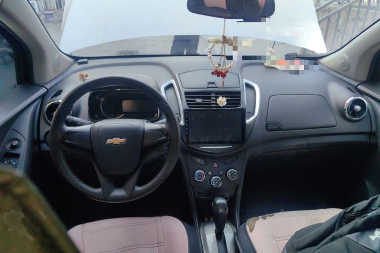 Used Chevrolet Trax 2016 1.4T Automatic Two-Wheel Drive Comfort Version with Sunroof Center Console