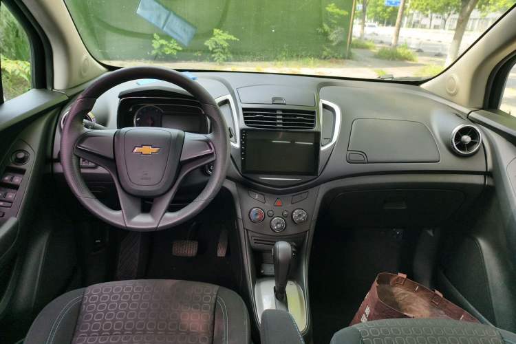 Used Chevrolet Trax 2016 1.4T Automatic Two-Wheel Drive Comfort Version with Sunroof Center Console
