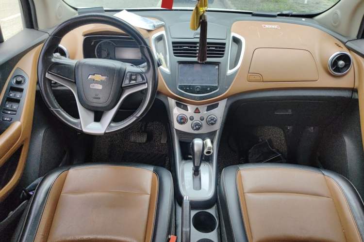Used Chevrolet Trax 2016 1.4T Automatic 4x4 Flagship Model Center Console