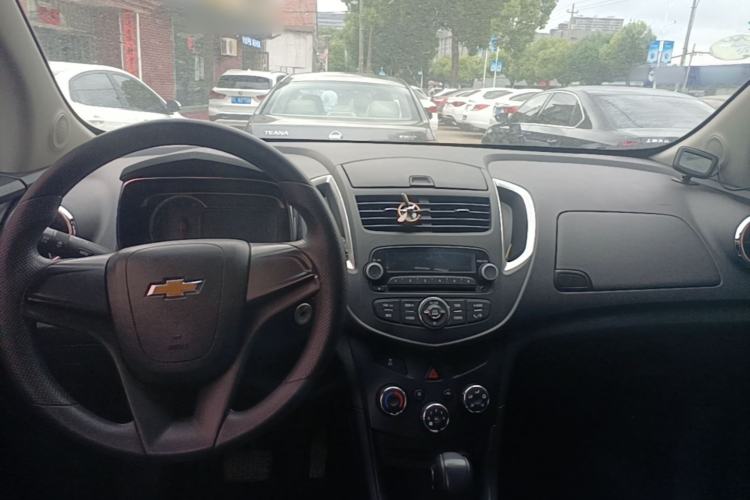 Used Chevrolet Trax 2016 1.4T Automatic Two-Wheel Drive Comfort Version with Sunroof Center Console