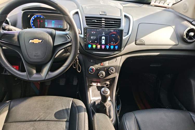 Used Chevrolet Trax 2016 1.4T Manual Two-Wheel Drive Comfort Version with Sunroof Center Console