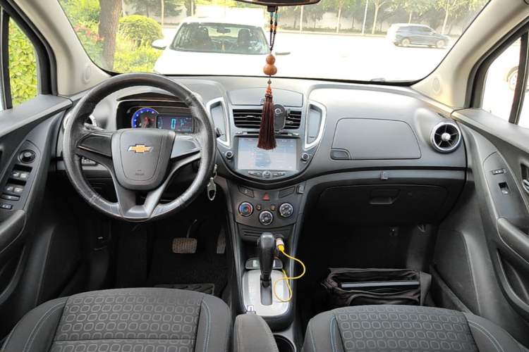 Used Chevrolet Trax 2016 1.4T Automatic Two-Wheel Drive Comfort Version with Sunroof Center Console