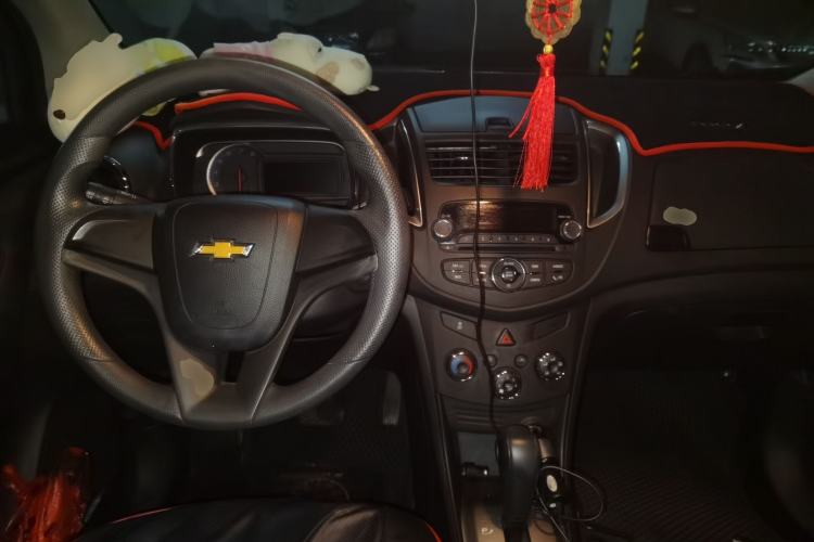 Used Chevrolet Trax 2016 1.4T Automatic Two-Wheel Drive Comfort Version with Sunroof Center Console