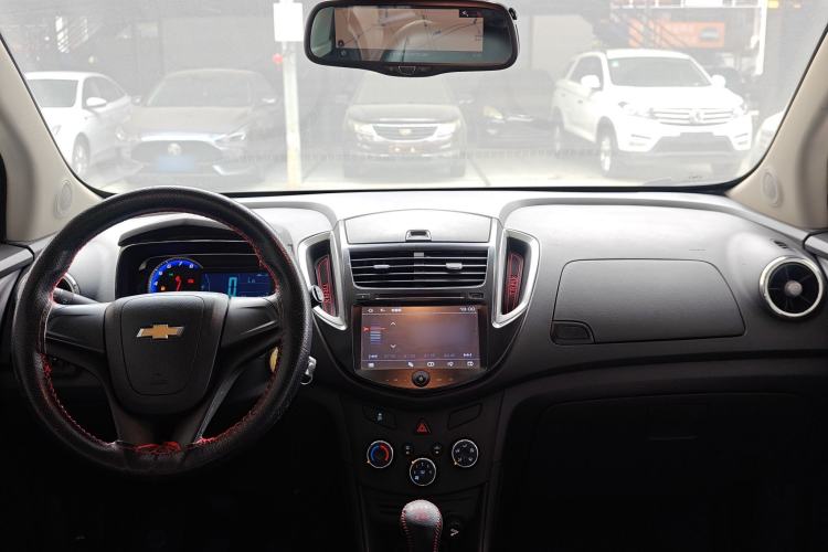 Used Chevrolet Trax 2016 1.4T Manual Two-Wheel Drive Comfort Version with Sunroof Center Console