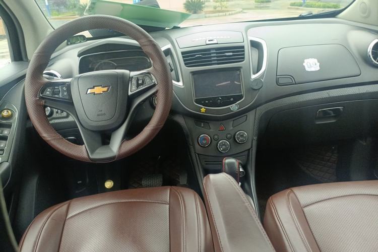 Used Chevrolet Trax 2016 1.4T Automatic Two-Wheel Drive Comfort Version with Sunroof Center Console