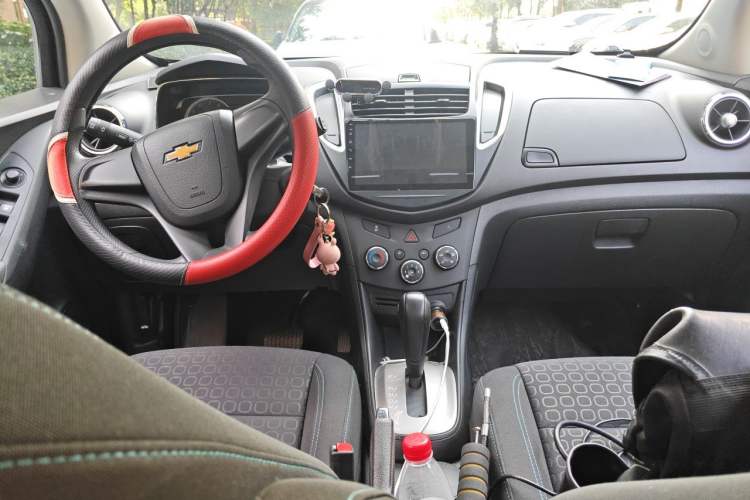 Used Chevrolet Trax 2016 1.4T Automatic Two-Wheel Drive Comfort Version with Sunroof Center Console