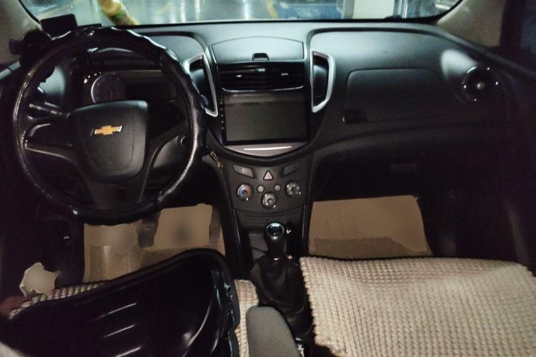 Used Chevrolet Trax 2016 1.4T Manual Two-Wheel Drive Comfort Version with Sunroof Center Console