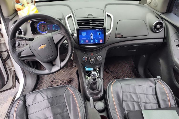 Used Chevrolet Trax 2016 1.4T Manual Two-Wheel Drive Comfort Version with Sunroof Center Console
