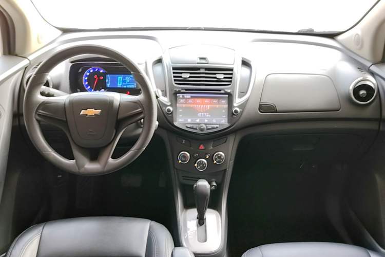 Used Chevrolet Trax 2016 1.4T Automatic Two-Wheel Drive Comfort Version with Sunroof Center Console