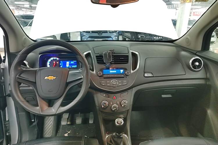 Used Chevrolet Trax 2016 1.4T Manual Two-Wheel Drive Comfort Version with Sunroof Center Console