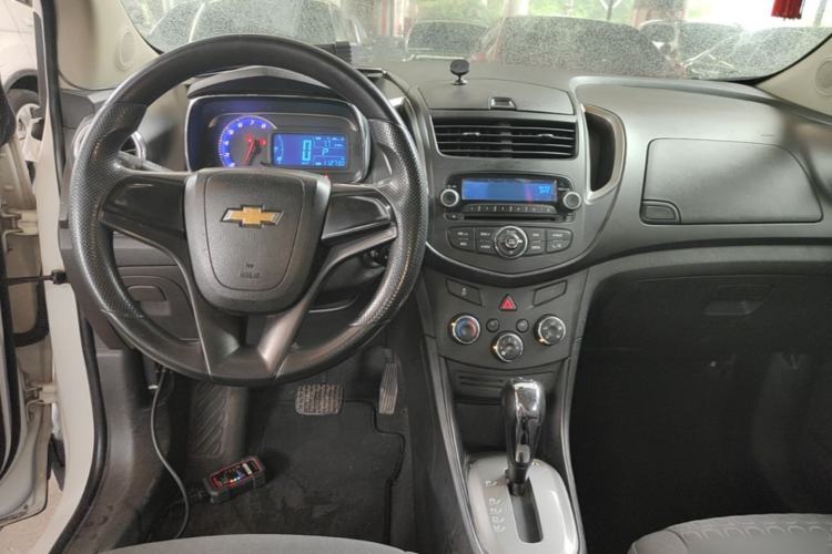 Used Chevrolet Trax 2016 1.4T Automatic Two-Wheel Drive Comfort Version with Sunroof Center Console
