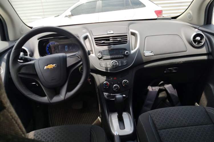 Used Chevrolet Trax 2016 1.4T Automatic Two-Wheel Drive Comfort Version with Sunroof Center Console