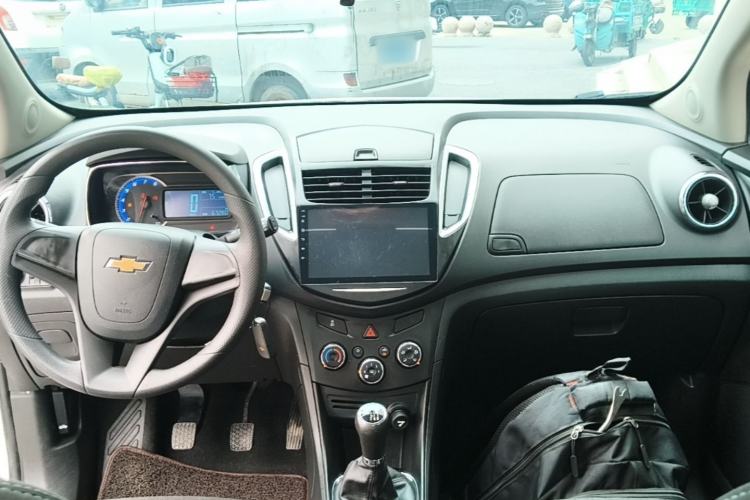 Used Chevrolet Trax 2016 1.4T Manual Two-Wheel Drive Comfort Version with Sunroof Center Console