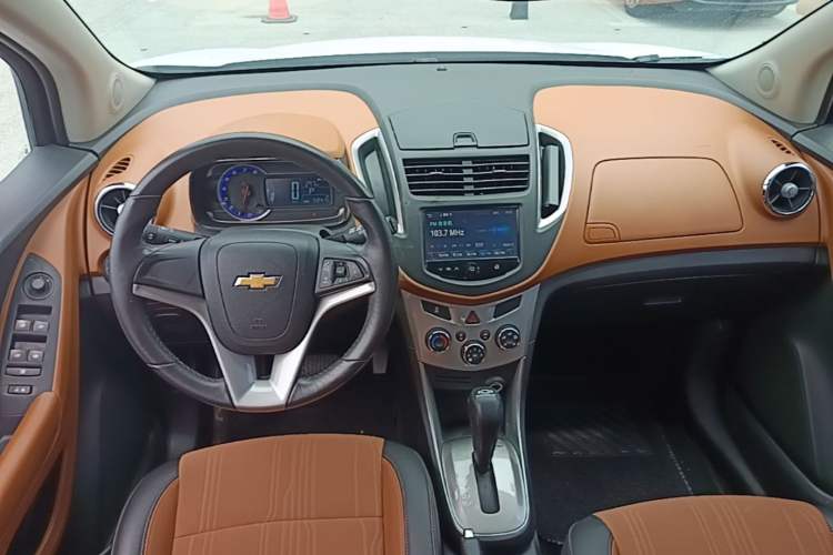 Used Chevrolet Trax 2016 1.4T Automatic Two-Wheel Drive Luxury Version Center Console