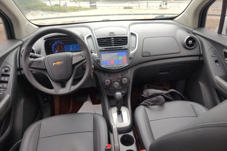 Used Chevrolet Trax 2016 1.4T Automatic Two-Wheel Drive Comfort Version with Sunroof Center Console
