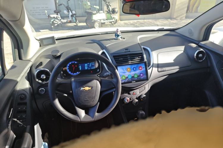 Used Chevrolet Trax 2016 1.4T Automatic Two-Wheel Drive Comfort Version with Sunroof Center Console