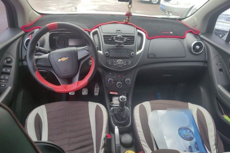 Used Chevrolet Trax 2016 1.4T Manual Two-Wheel Drive Comfort Version with Sunroof Center Console