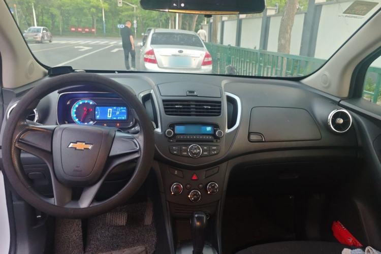 Used Chevrolet Trax 2016 1.4T Automatic Two-Wheel Drive Comfort Version with Sunroof Center Console