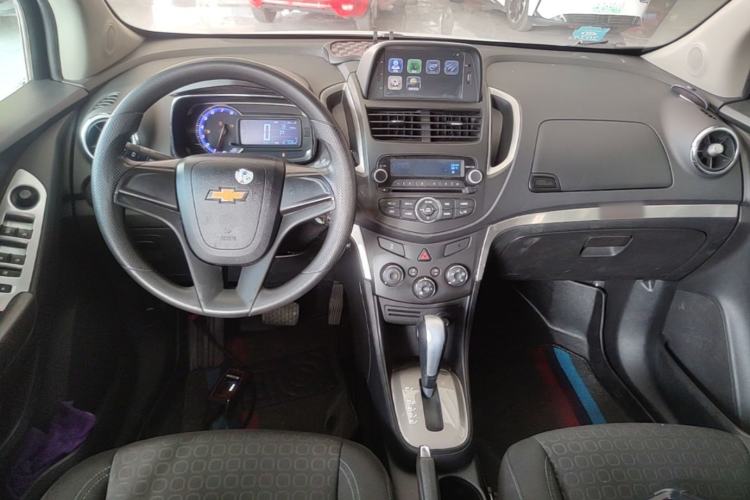 Used Chevrolet Trax 2016 1.4T Automatic Two-Wheel Drive Comfort Version with Sunroof Center Console