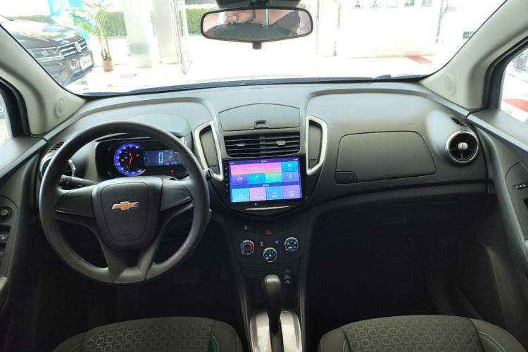 Used Chevrolet Trax 2016 1.4T Automatic Two-Wheel Drive Comfort Version with Sunroof Center Console