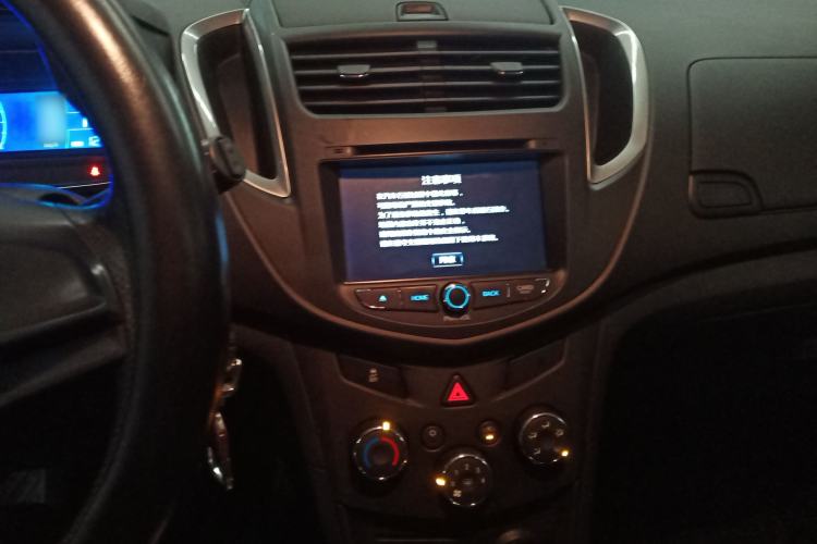 Used Chevrolet Trax 2016 1.4T Automatic Two-Wheel Drive Comfort Version with Sunroof Center Console