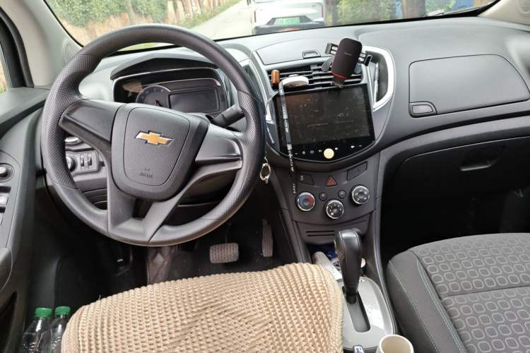 Used Chevrolet Trax 2016 1.4T Automatic Two-Wheel Drive Comfort Version with Sunroof Center Console