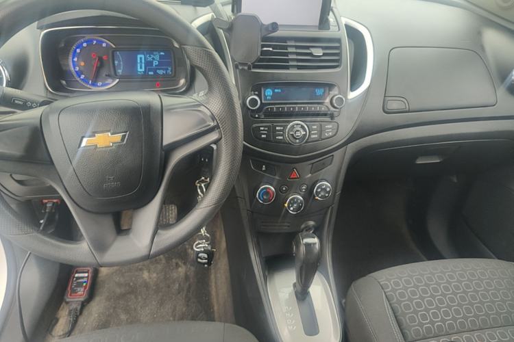 Used Chevrolet Trax 2016 1.4T Automatic Two-Wheel Drive Comfort Version with Sunroof Center Console