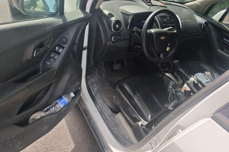Used Chevrolet Trax 2016 1.4T Automatic Two-Wheel Drive Comfort Version with Sunroof Driver Seat