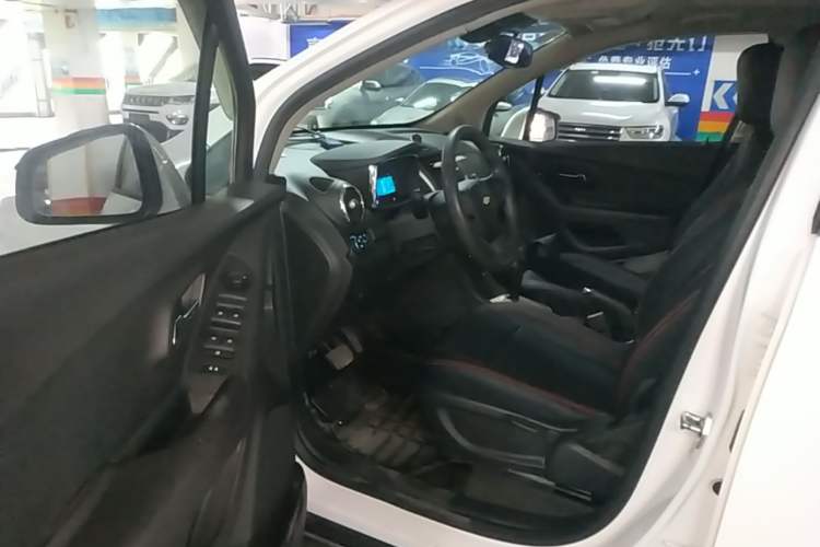 Used Chevrolet Trax 2016 1.4T Automatic Two-Wheel Drive Comfort Version with Sunroof Driver Seat