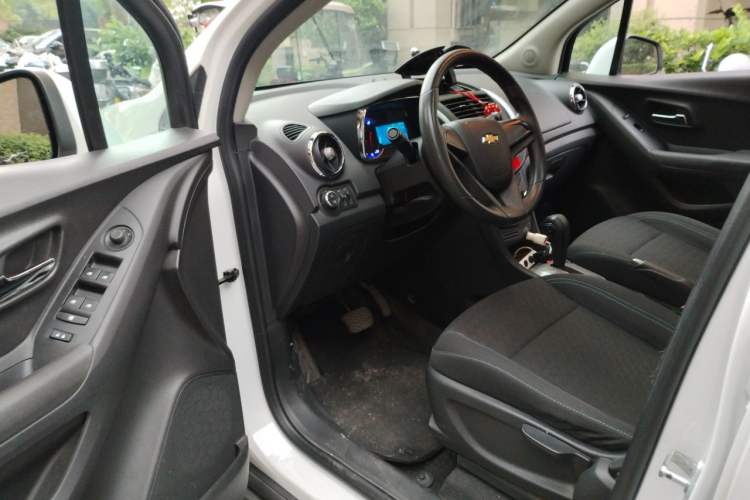 Used Chevrolet Trax 2016 1.4T Automatic Two-Wheel Drive Comfort Version with Sunroof Driver Seat