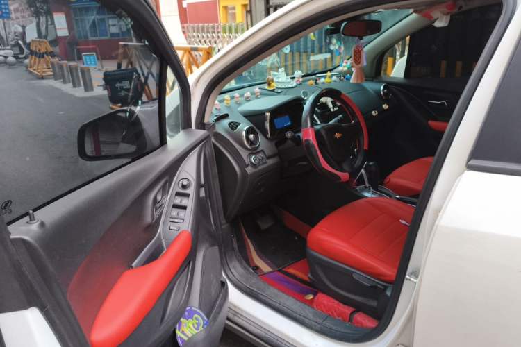 Used Chevrolet Trax 2016 1.4T Automatic Two-Wheel Drive Comfort Version with Sunroof Driver Seat